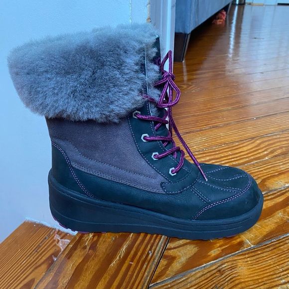 UGG CELISTE Sheepskin Insulated Winter Snow Boot Women’s Size 9, MSRP $225 - Picture 3 of 12